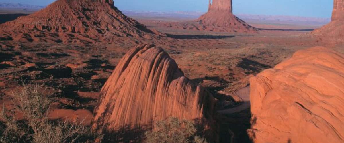 USA, Arizona, Utah, Monument Valley Navajo Tribal Park, West and East Mitten buttes