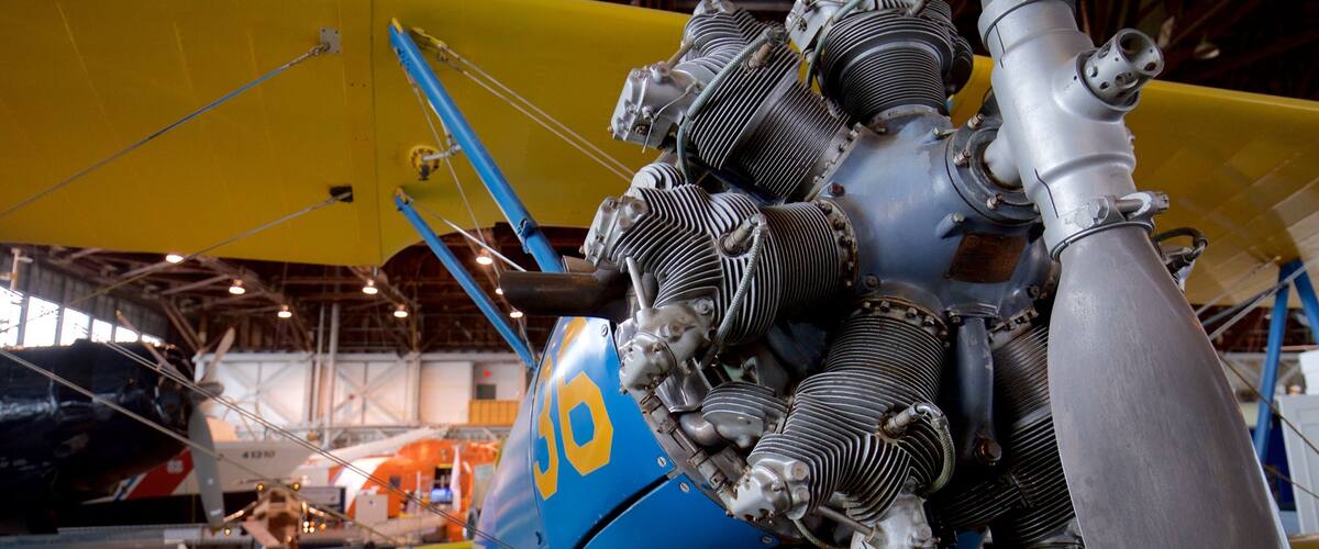 Museo de aviación Naval Air Station Wildwood ofreciendo elementos del patrimonio y vistas interiores