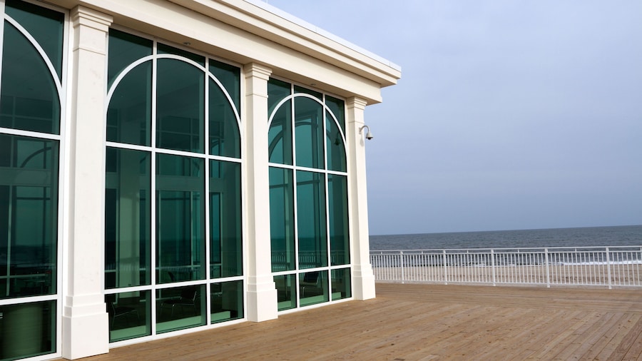 CPF3R8 The side of the new Cape May Convention Center, Cape May, New Jersey, USA