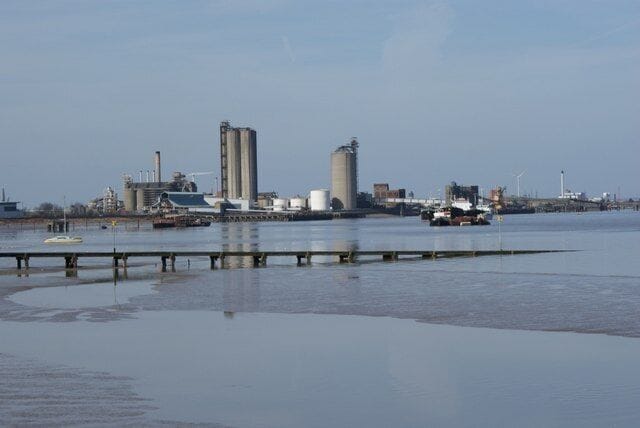 River Thames at Erith Looking upstream along Erith Reach from Erith Deep Wharf, with Erith Oil Works in the distance.