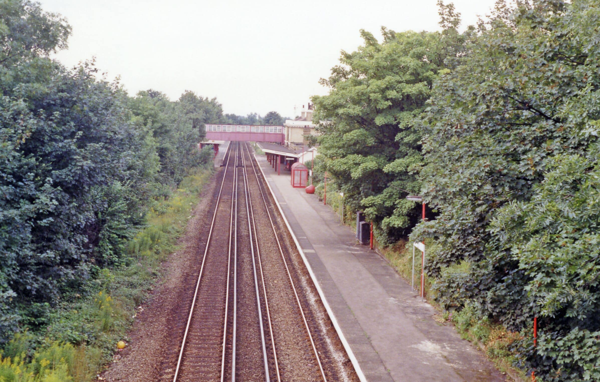 Erith station, 1991. View NW from A220 Bexley Road bridge, towards London: ex-SE&CR (North Kent) Charing Cross/Cannon Street - Woolwich - Dartford - Gravesend etc. line.