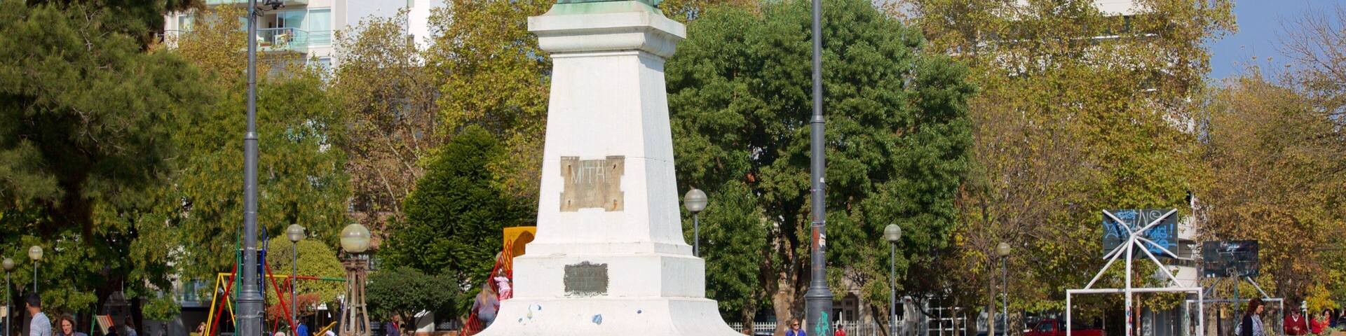 Mitre Square showing a square or plaza