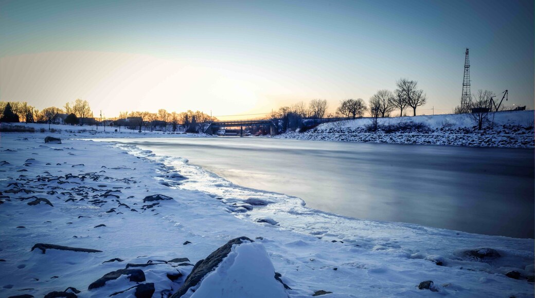 Winter sunset on the River #BVS100K #quebec #canada #longexposure #winter #snow #ice #water
