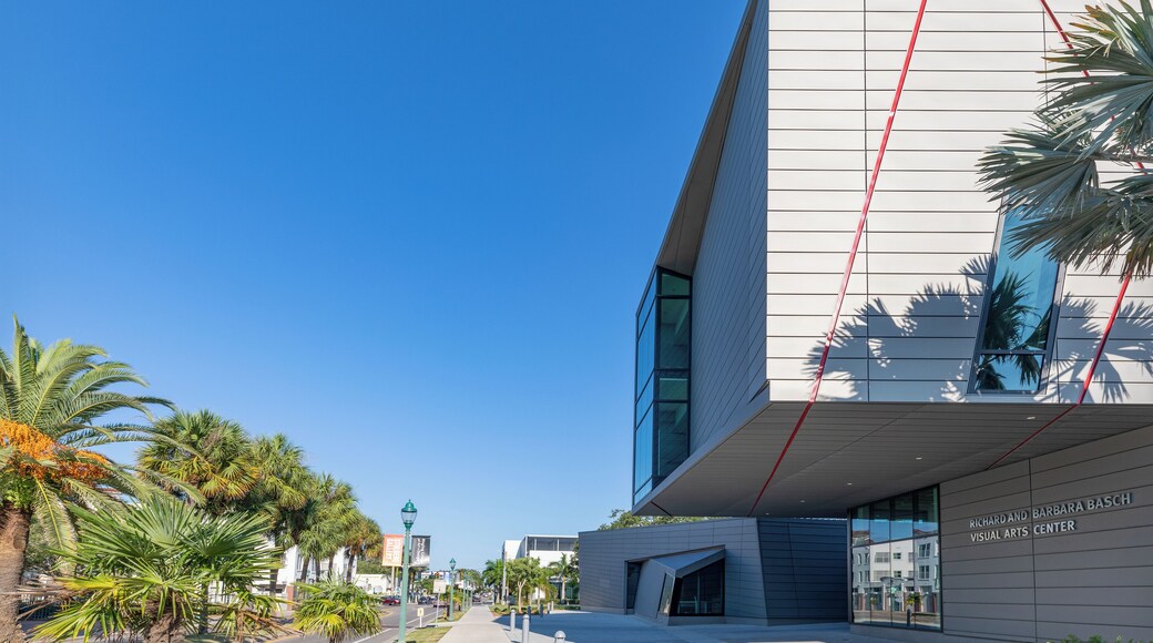 บายู โอ๊คส์