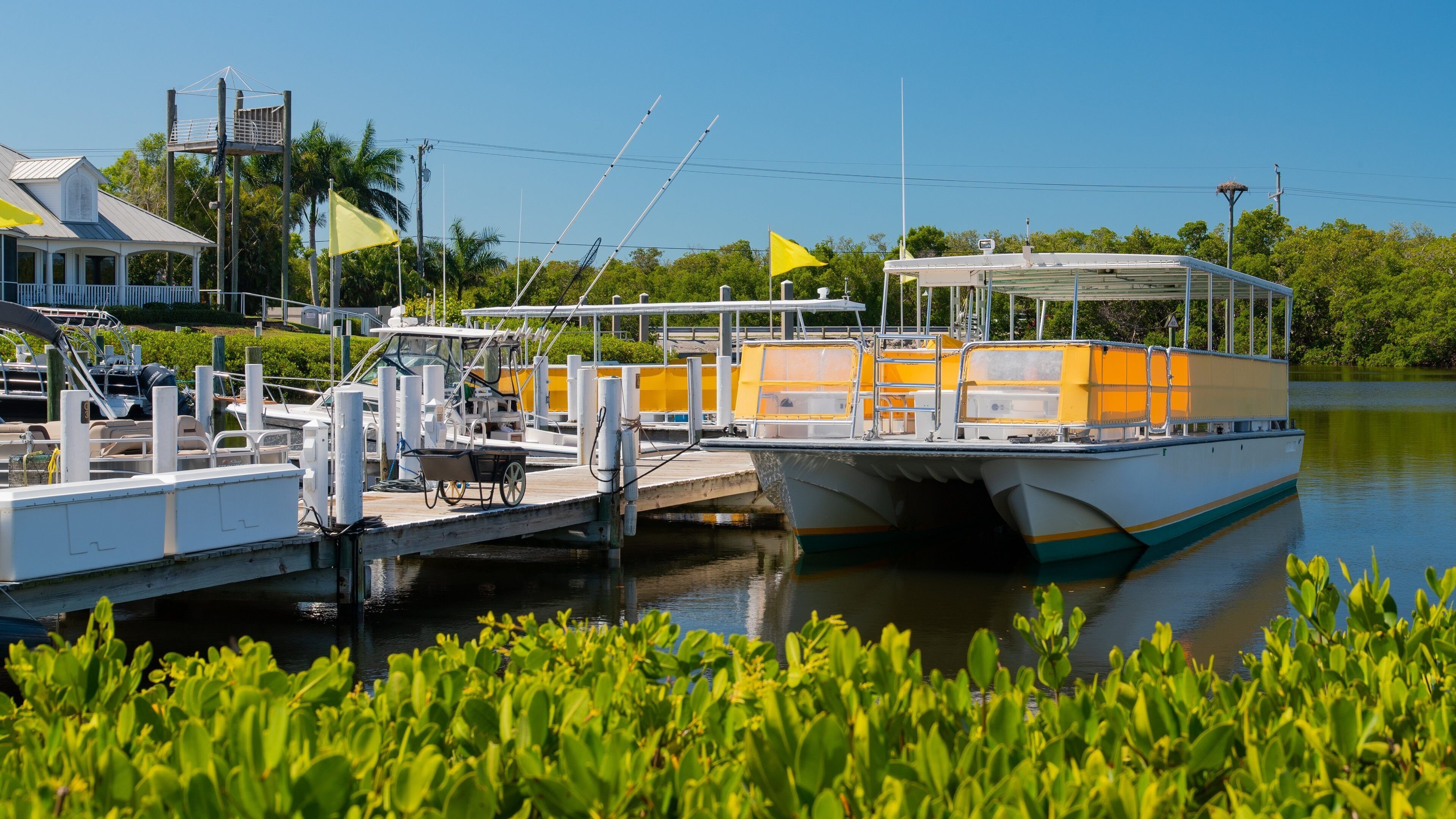 Fort Myers which includes a bay or harbor