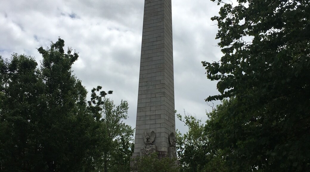 This is the first monument when you first walk in. It reminds me of the Washington monuments and national mall area in DC #springfun