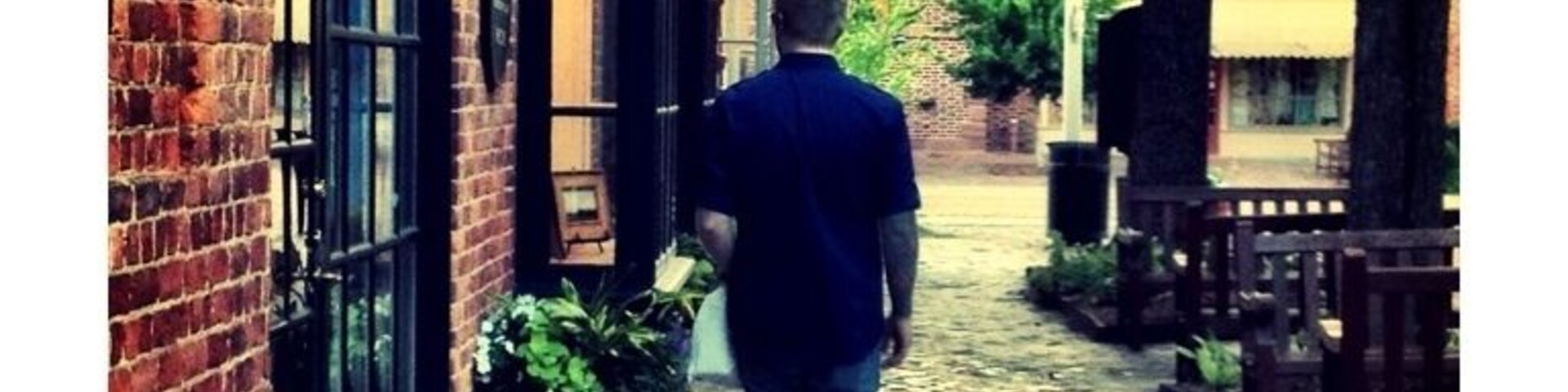 Lots of picturesque side streets and artisan shops