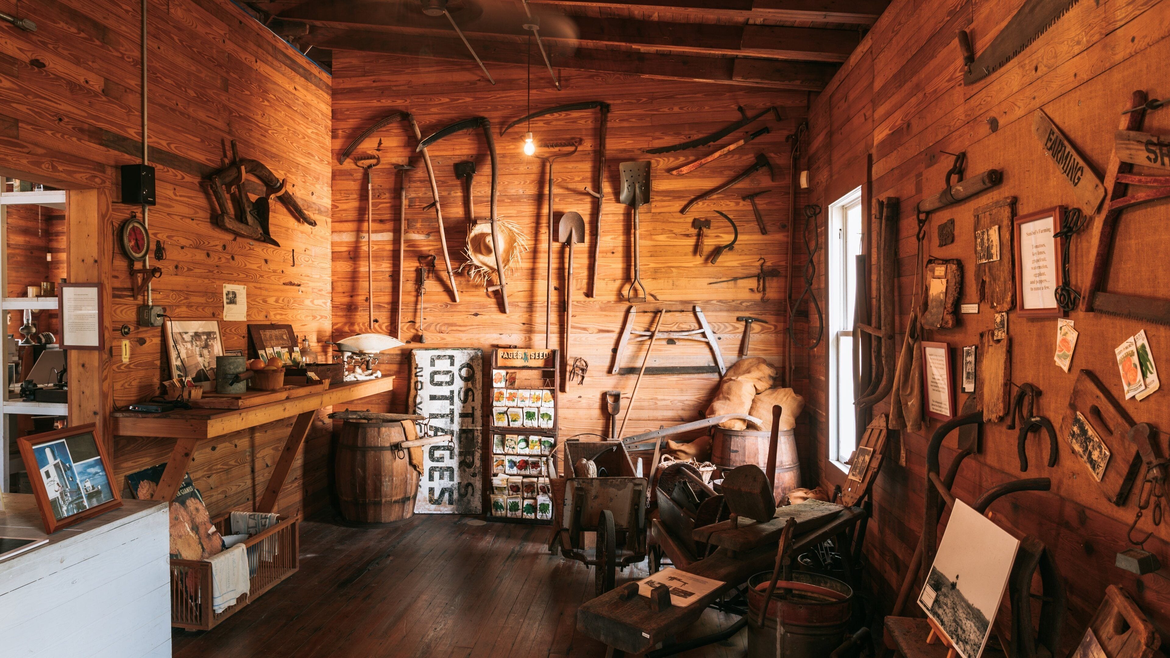 Fort Myers showing interior views