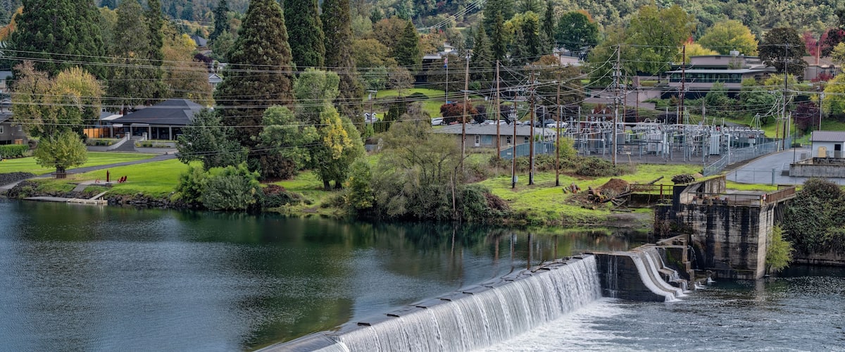Water flowing across the dam at Winchester, Oregon, USA