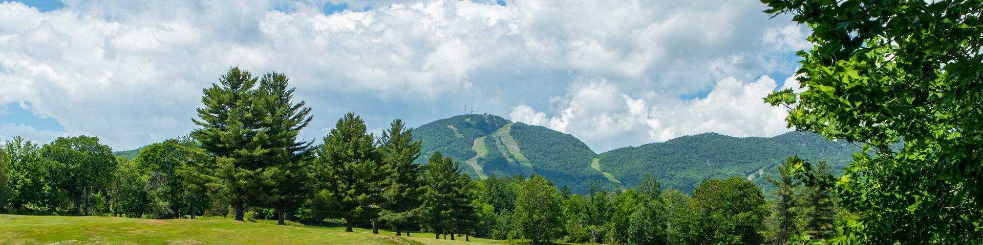 Club de Golf du Mont Orford showing landscape views and golf