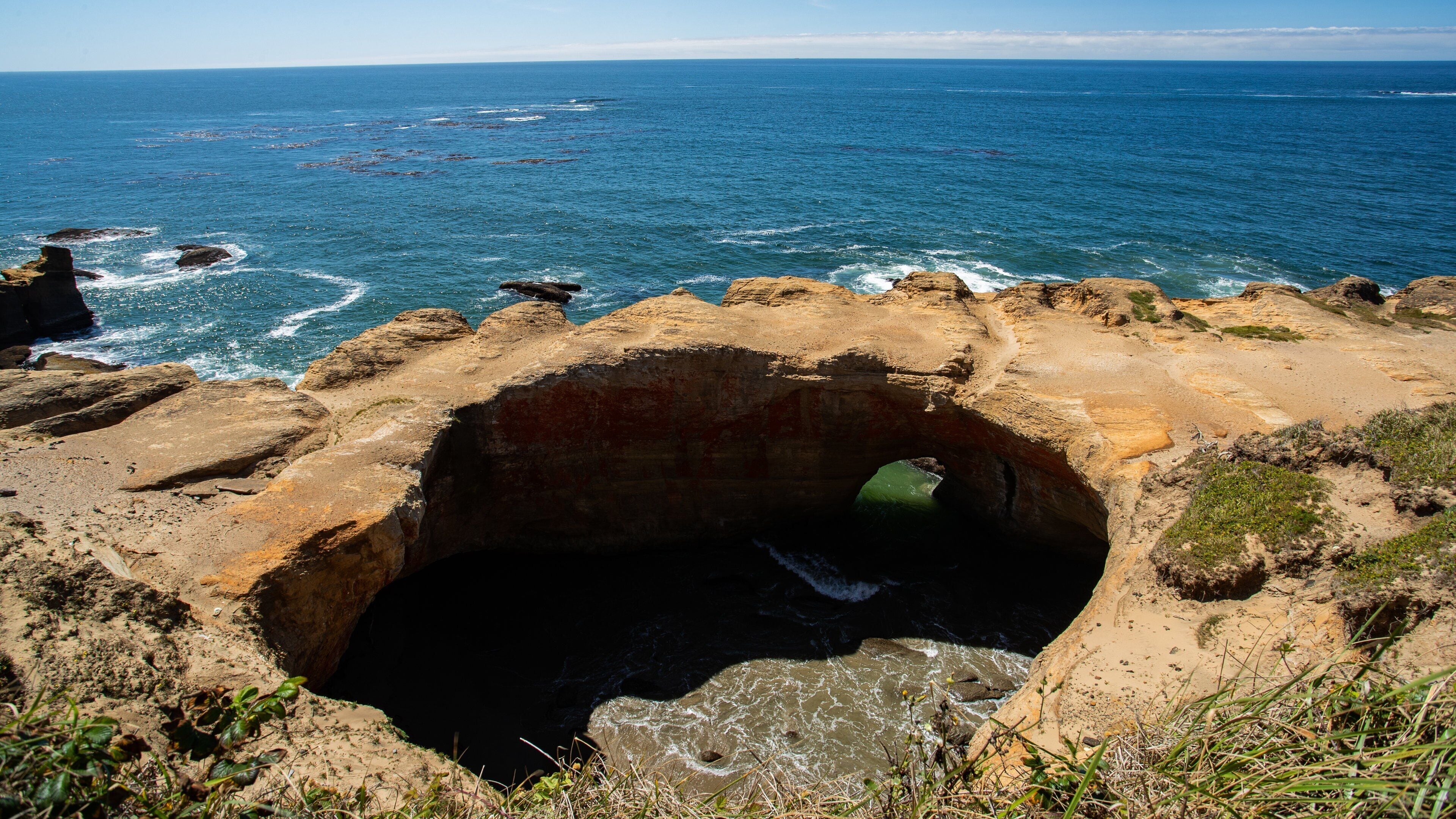 Devil\'s Punch Bowl State Natural Area
