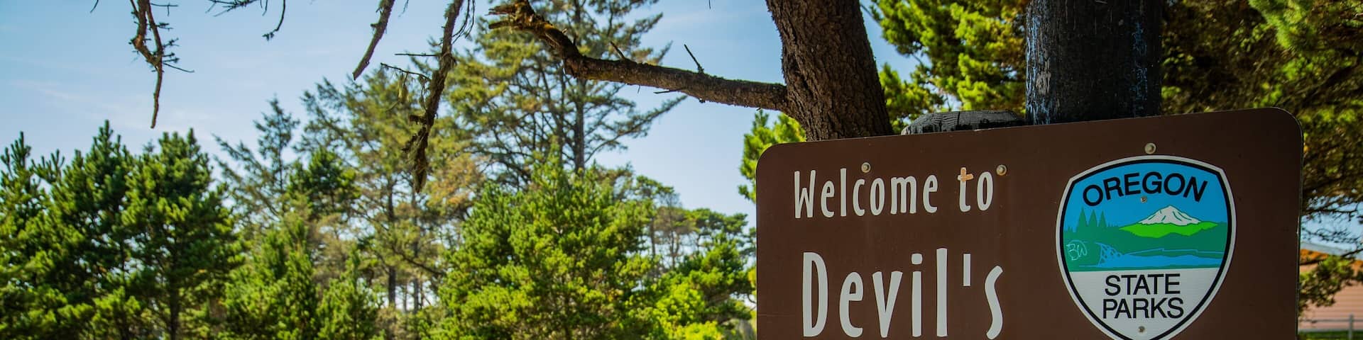 A welcome sign for Devil's Punchbowl State Natural Area in Oregon.
