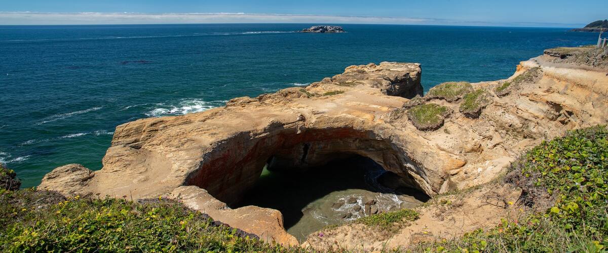 Devil\'s Punch Bowl State Natural Area
