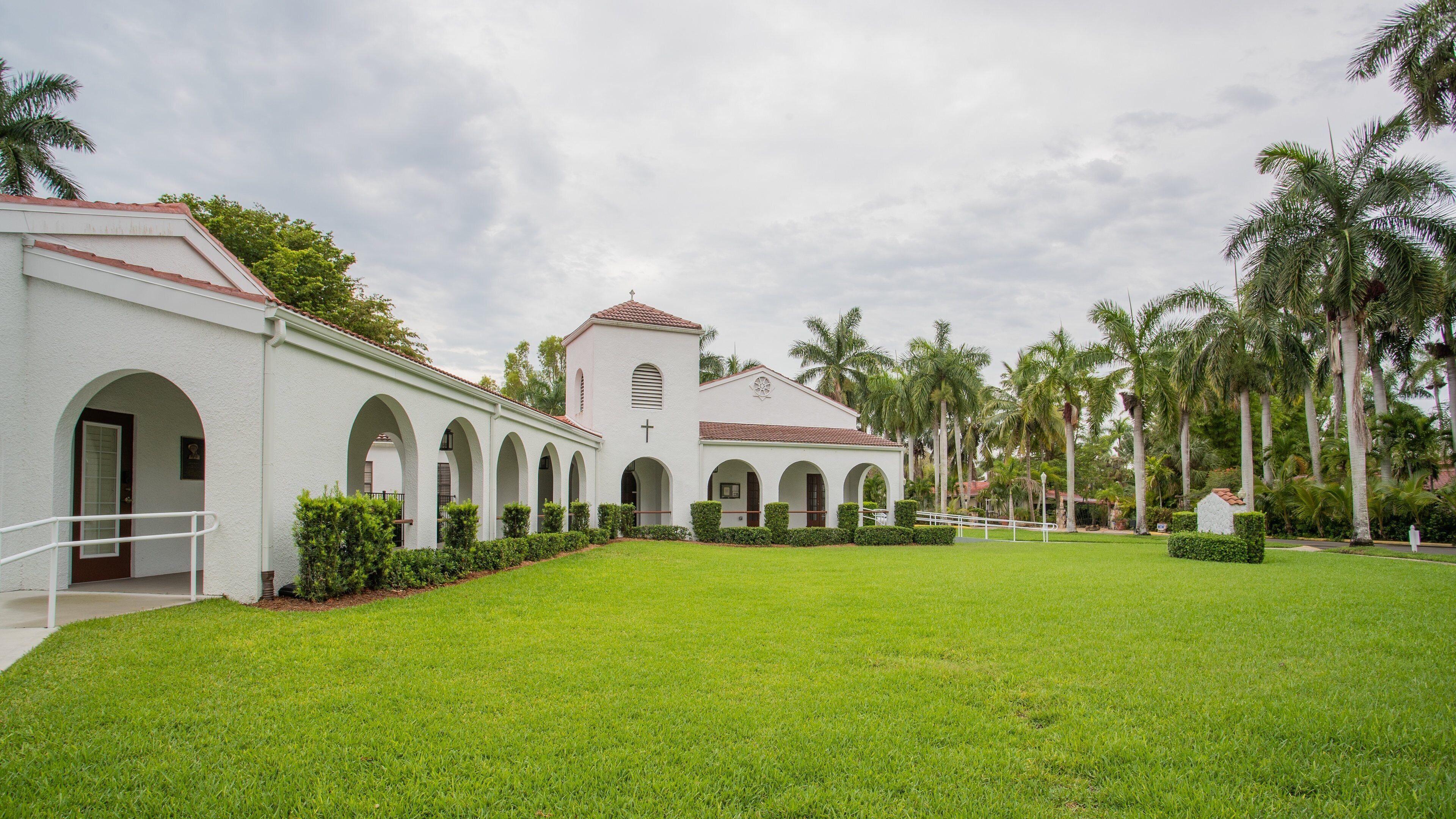Thomas Edison Congregational Church showing a church or cathedral and a park