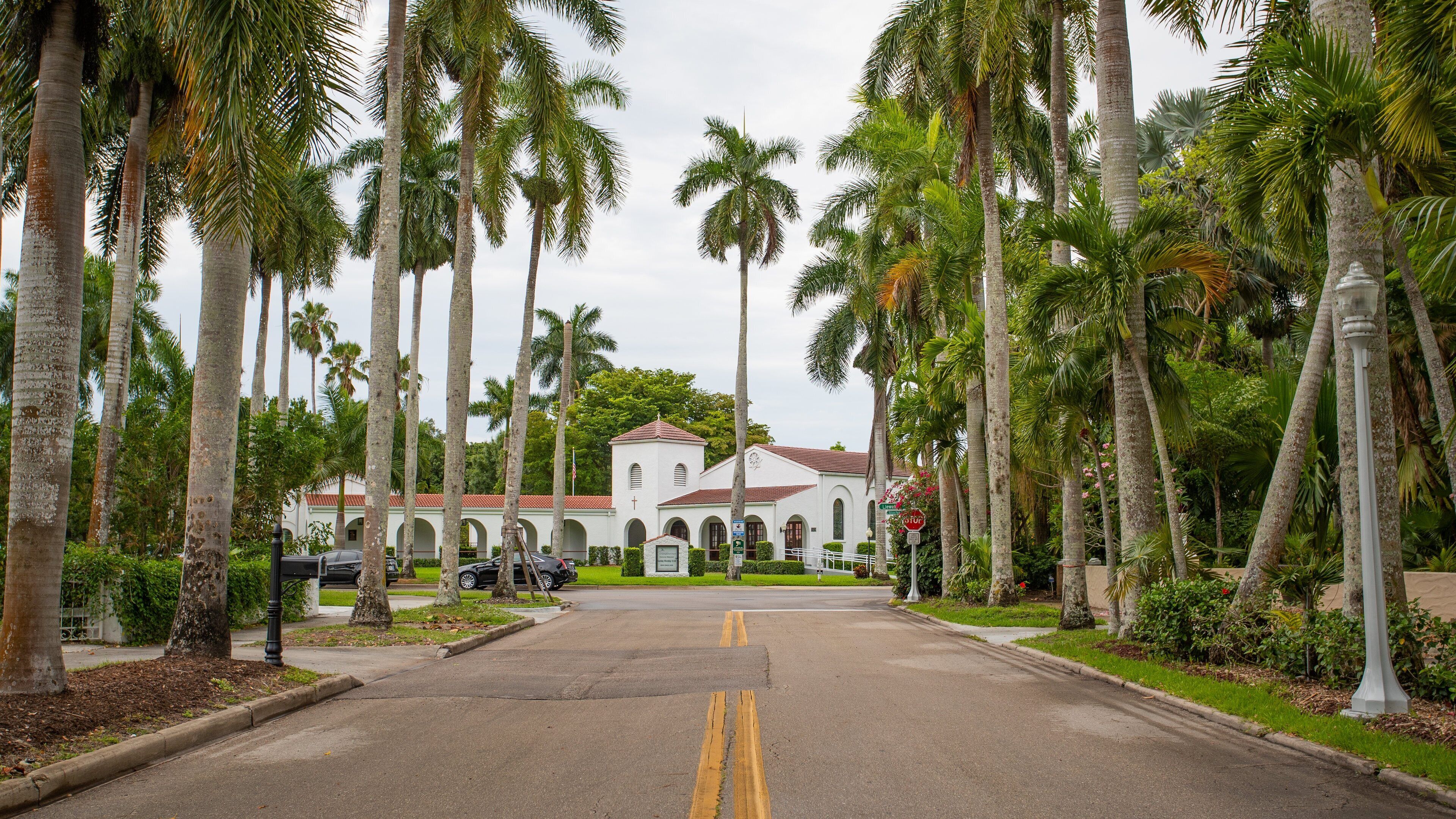 Edison Park Historic District showing a garden