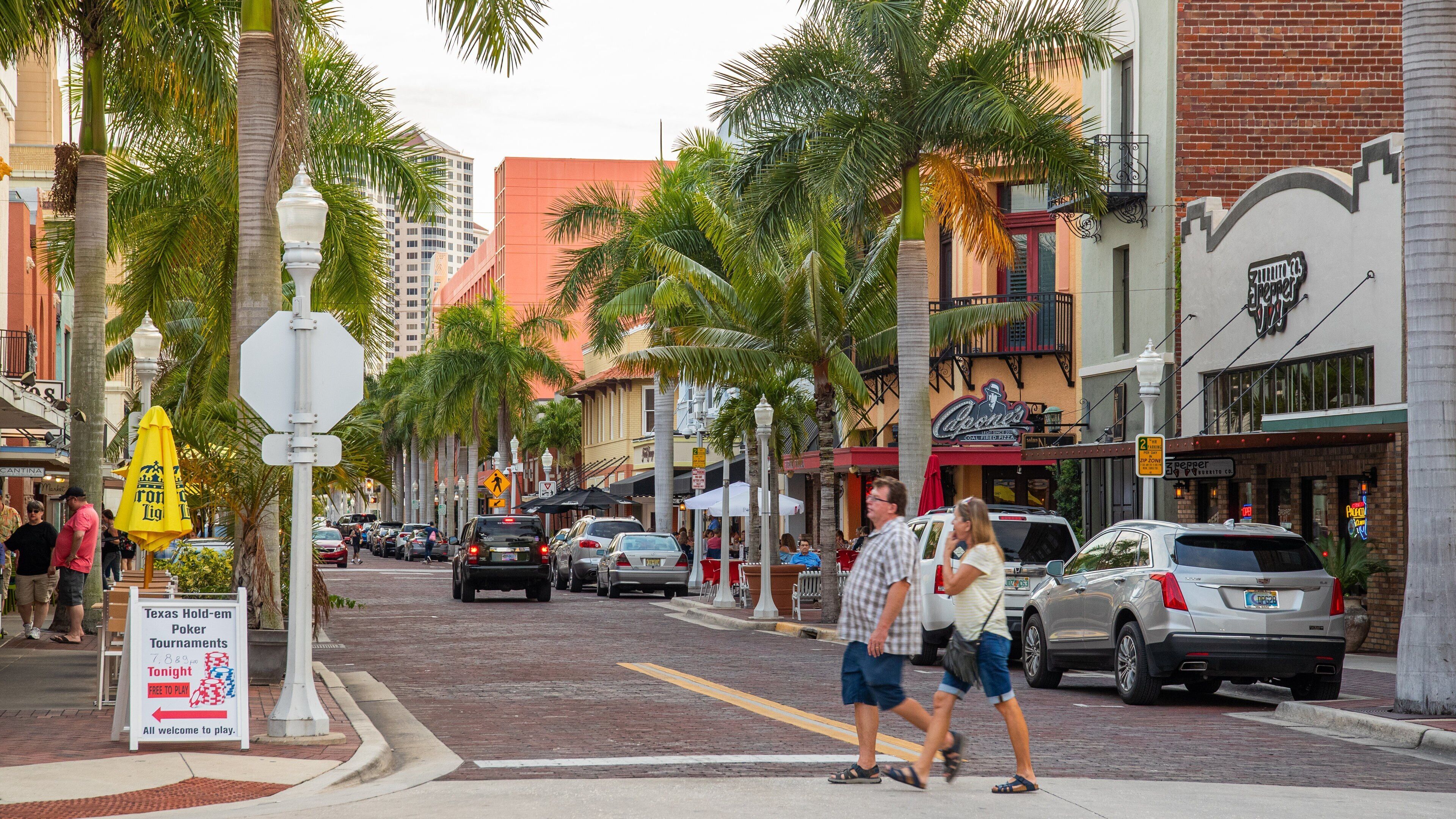 Fort Myers River District showing street scenes as well as a couple