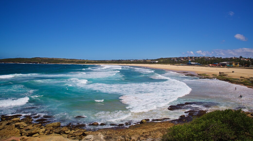 Bãi biển Maroubra cho thấy cảnh bờ biển và bờ biển lởm chởm