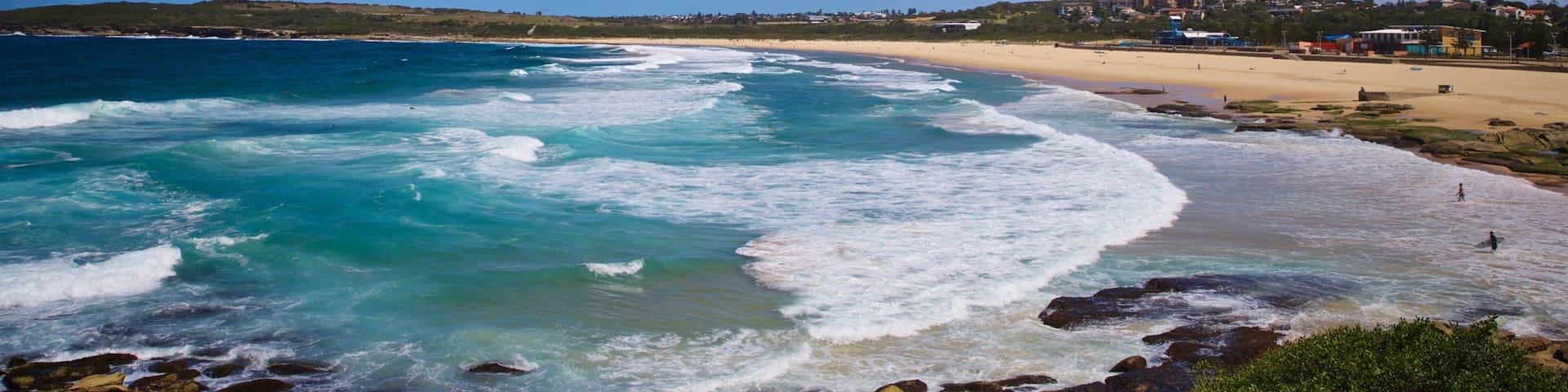 Maroubra Beach showing rocky coastline and general coastal views