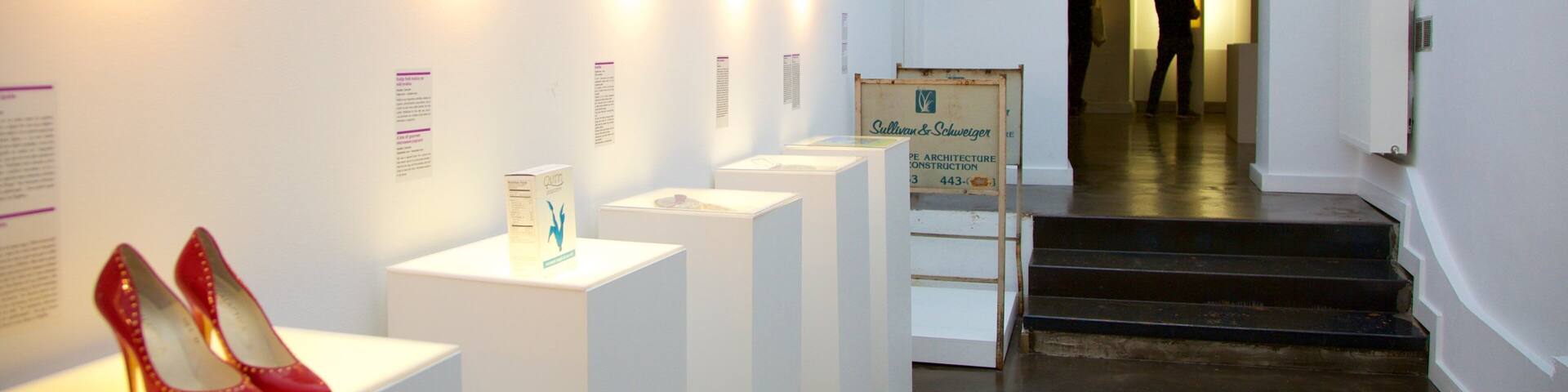 Museum der zerbrochenen Beziehungen mit einem Kunst und Innenansichten