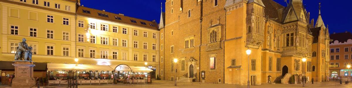 Breslau Rathaus mit einem bei Nacht, Geschichtliches und historische Architektur