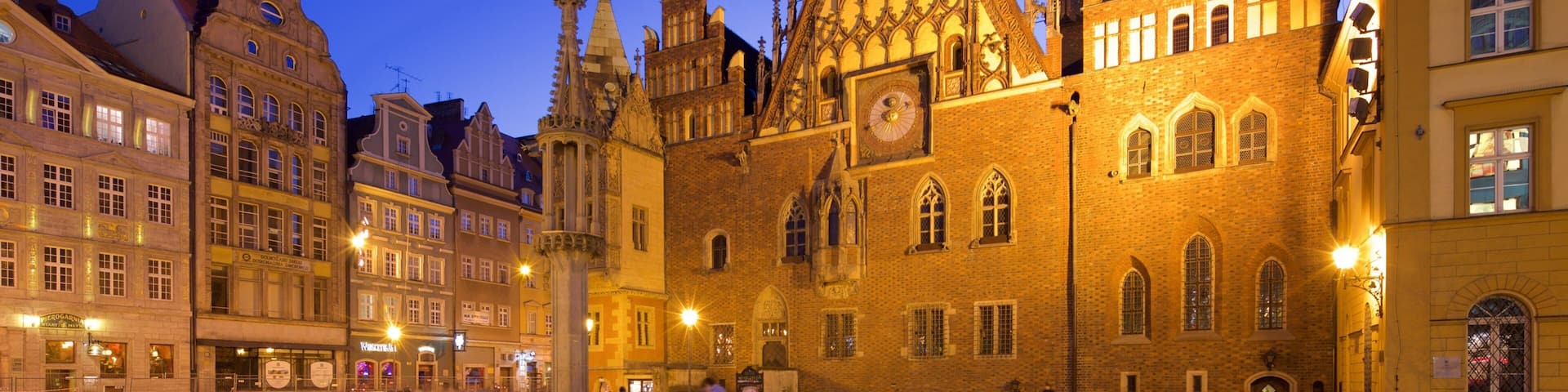 Wrocław Rådhus som omfatter natteliv og en plads eller et torv