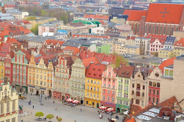 Wroclaw Market Square showing a city