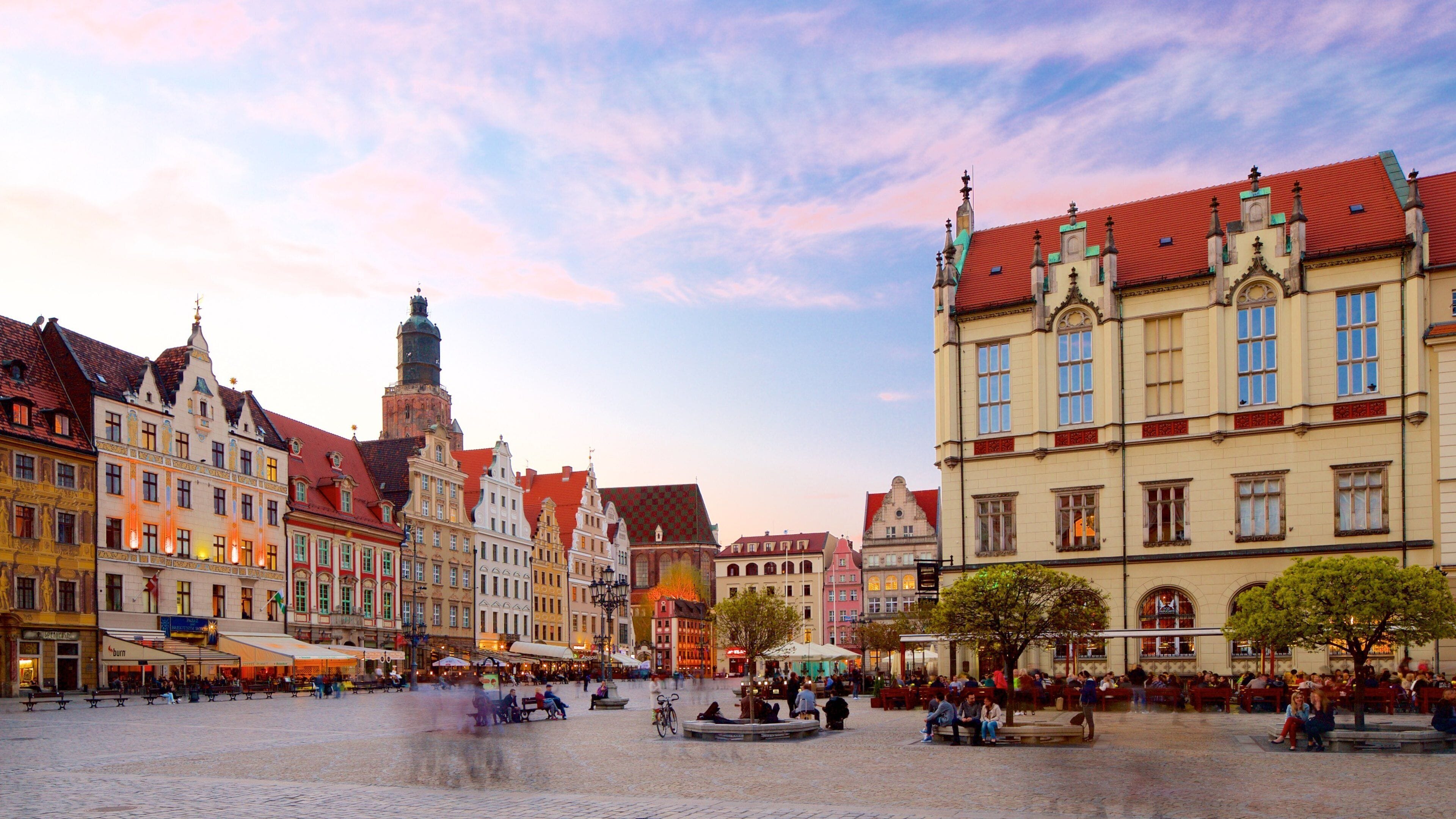 Wroclaw Market Square showing a sunset and a square or plaza