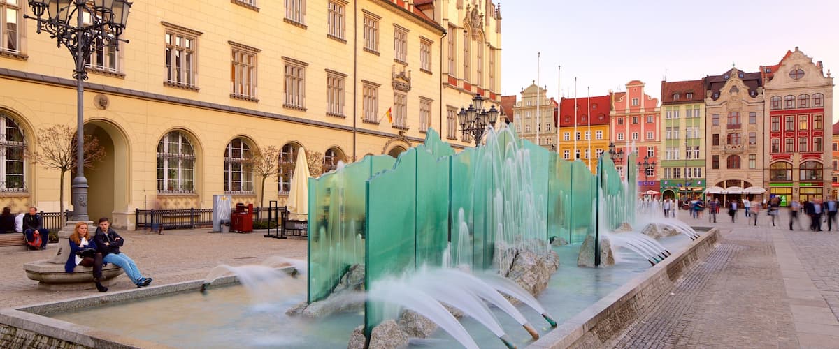 Quảng trường chợ Wroclaw cho thấy cảnh đường phố