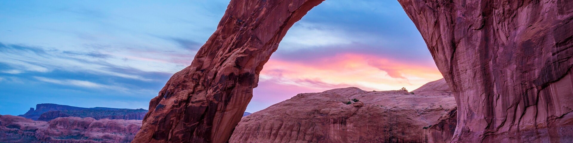 It is a short little hike of about 3.7 km. The scene was almost empty and probably a way better place to capture the sunset than in the nearby Arches National Park.
#bvsblue #GreatOutdoors