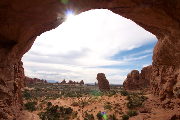 Double Arch qui includes scĂšnes tranquilles, panoramas et montagnes