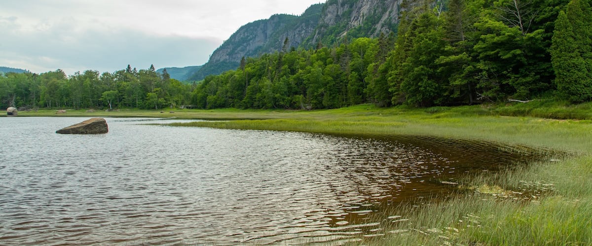 Parc National du Fjord-du-Saguenay showing mountains, tranquil scenes and a lake or waterhole