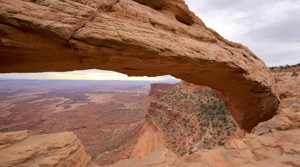 Mesa Arch Trail
