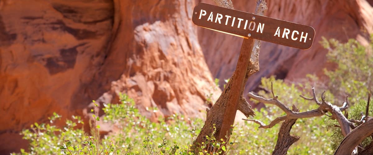 Partition Arch inclusief bewegwijzering en vredige uitzichten