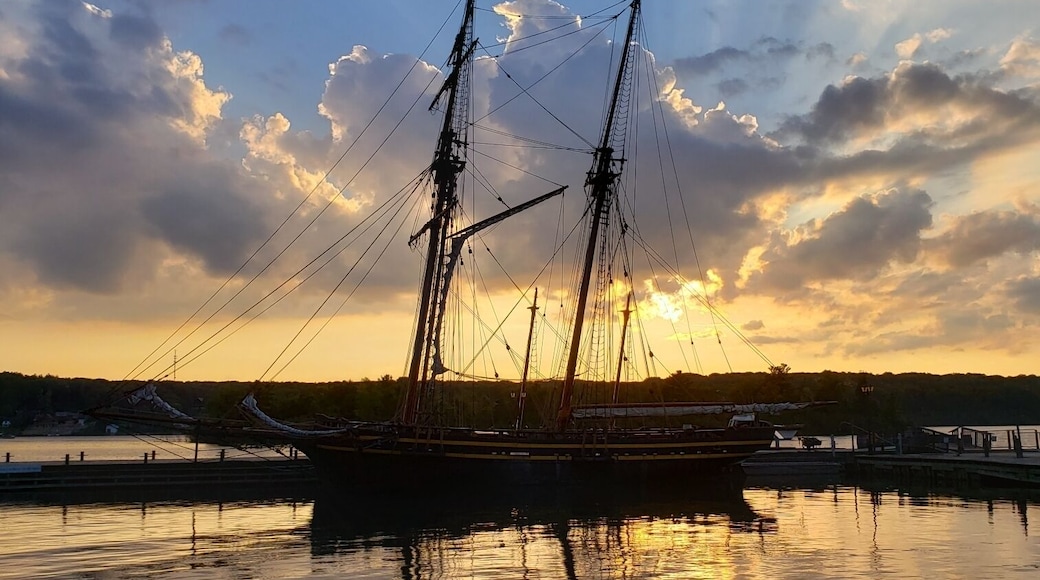 Discovery Bay is a beautiful and often overlooked place to visit if you don't know it's here. A few things available here are boat tours, the Kings Wharf Theater, local restaurant and gift shop. It's also a nice spot to catch the sunsets and perhaps some geocaching. Parking is free but limited.