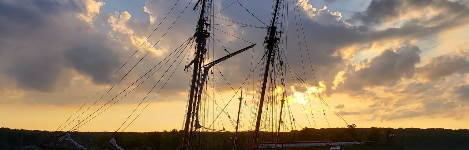 Discovery Bay is a beautiful and often overlooked place to visit if you don't know it's here. A few things available here are boat tours, the Kings Wharf Theater, local restaurant and gift shop. It's also a nice spot to catch the sunsets and perhaps some geocaching. Parking is free but limited.