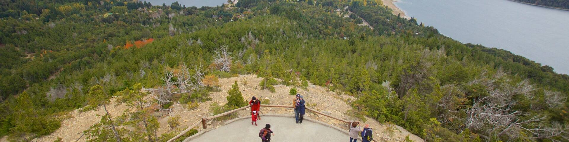 Cerro Campanario ofreciendo un lago o laguna, vistas y vistas panorámicas