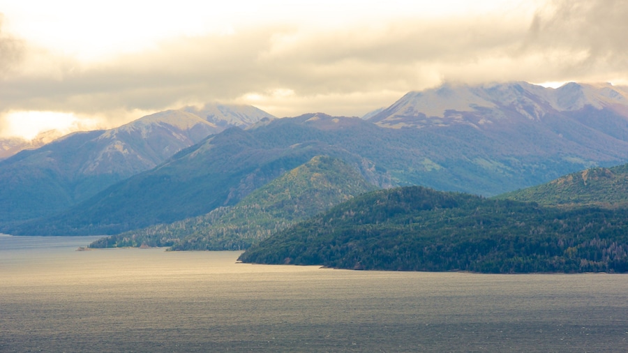Cerro Campanario showing landscape views and a lake or waterhole