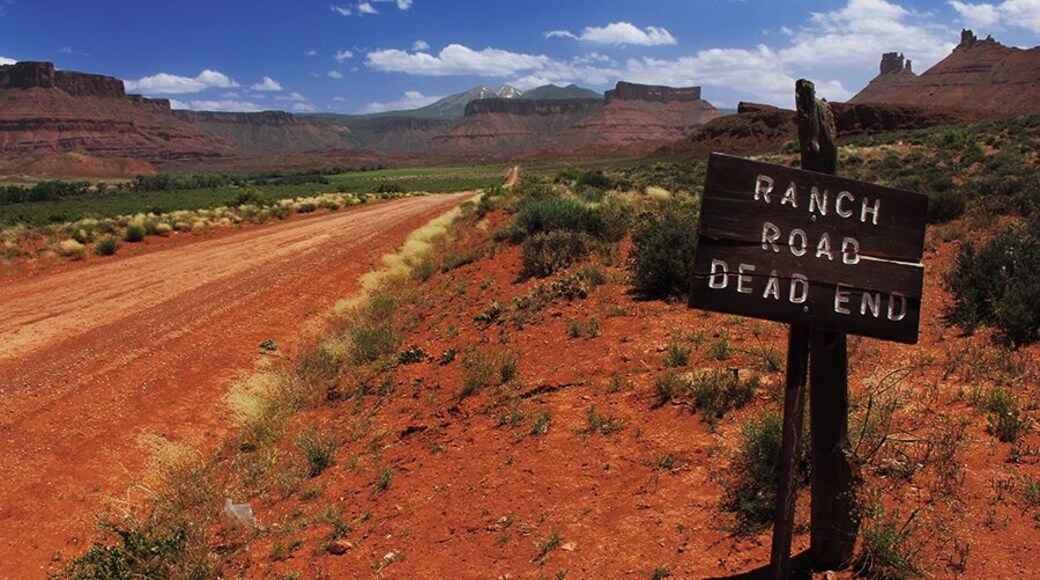 Dead End Road Utah
Can't explain why but these roads always draw me in. #ontheroad