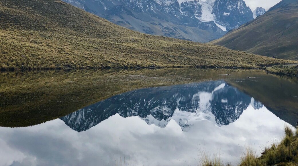 Perfect reflection of Condoriri mountains