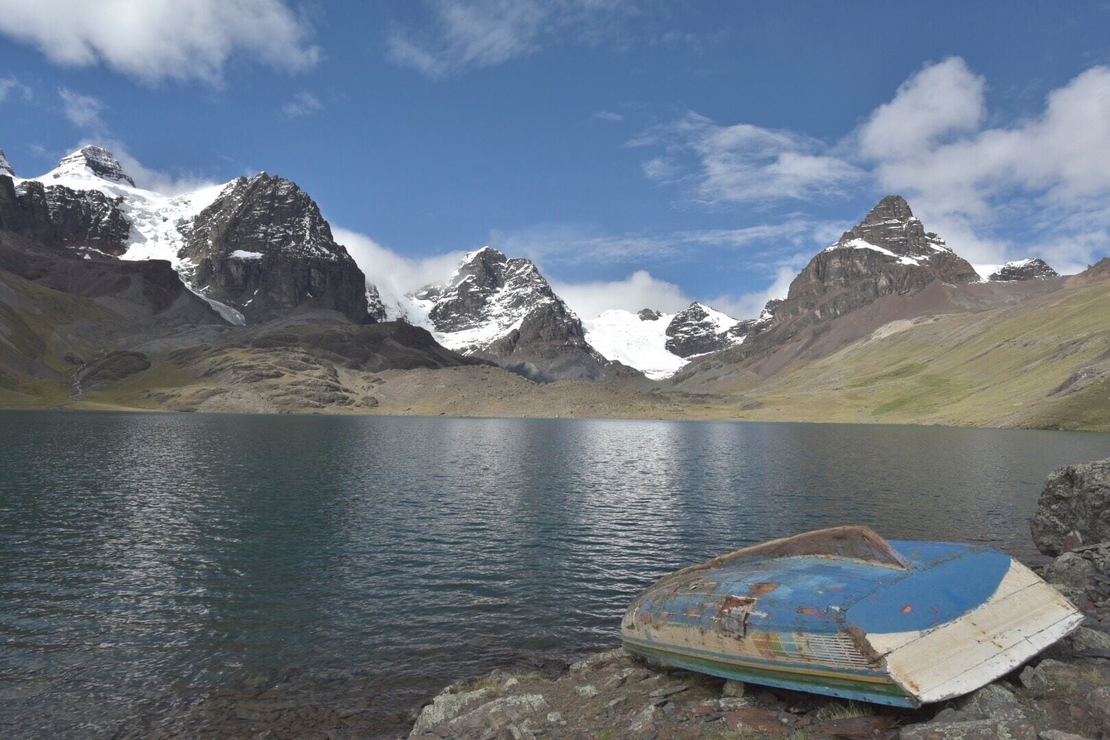 Admiring the glaciers from the rest stop at Laguna Chiarkhota while hiking towards Pico Austria (one of the peaks of the Condoriri massif). If you are visiting La Paz and you enjoy hiking, this is a great day hike to do! Tuni Condoriri is only a couple of hours away from the city and the hike gives you beautiful views of glaciers, waterfalls, glacier-fed lakes, and wildlife. Definitely worth checking it out!
