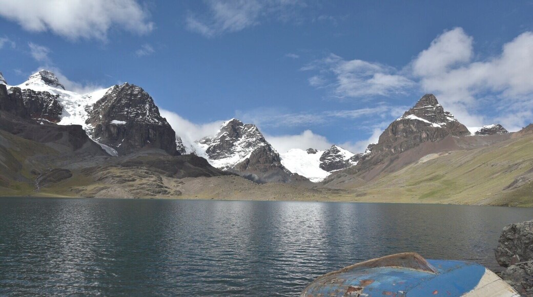 Admiring the glaciers from the rest stop at Laguna Chiarkhota while hiking towards Pico Austria (one of the peaks of the Condoriri massif). If you are visiting La Paz and you enjoy hiking, this is a great day hike to do! Tuni Condoriri is only a couple of hours away from the city and the hike gives you beautiful views of glaciers, waterfalls, glacier-fed lakes, and wildlife. Definitely worth checking it out!