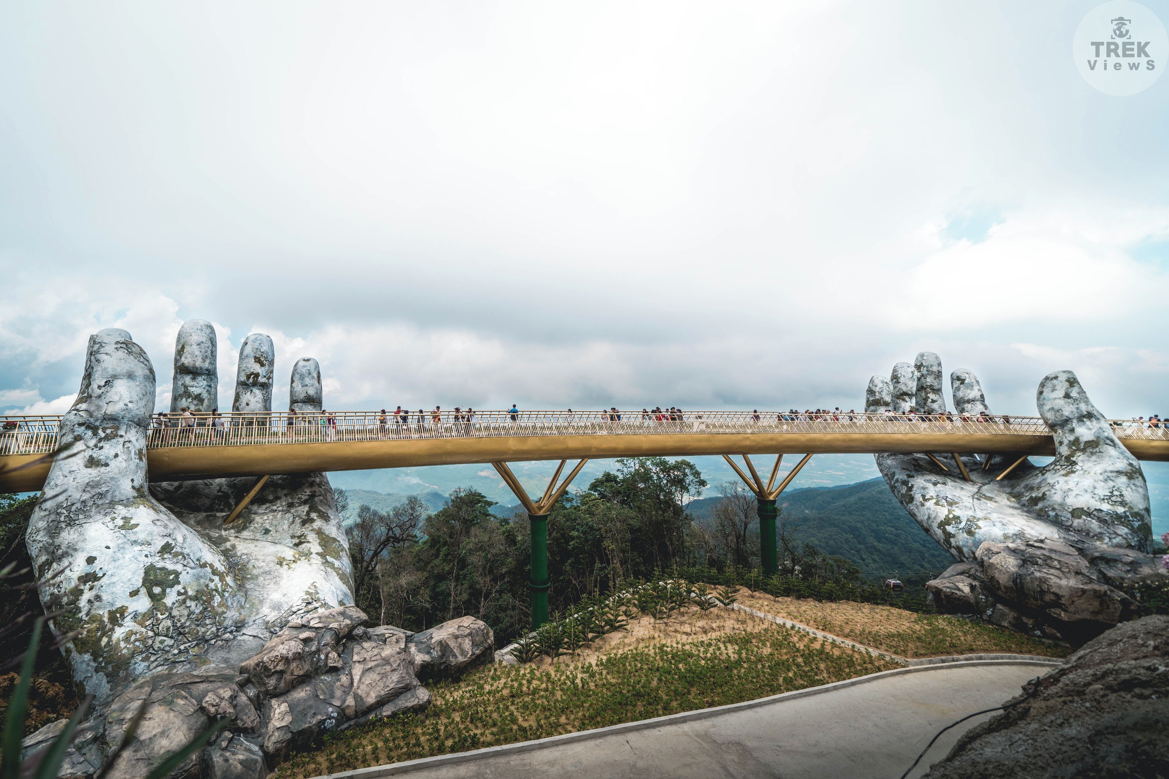 Nam Views | Da Nang: There is a reggae song by Bounty Killer feat. Junior Reid & Busta Rhymes called “Change Like the Weather”, looking at this image and comparing it to the first image I posted of the Golden Bridge I can’t help but hear that song playing in my mind. The skies were so blue! Picture perfect blue! Regardless though and even with the clouds taking over the sky, this bridge is still magnificent. Aptly nick named “The Hand of God”, when you look out at Da Nang from the arches of the Golden Bridge and regardless of your faith, you can’t help but appreciate the beautiful earth our creator has given us. Just look around and you will see everything that we need is all right here, conveniently place on this earth just for us. What a perfect world! Thanks again @vany_do262 for your suggestion!
.
If you like this photo go ahead and hit that like and if you love it show my page some support with a follow. Much appreciation and thanks in advance! 🙏🏾
.
.
.
.
#sonyalpha #sonya7riii #traveljunkie #nomadlife #travelpictures #travelmemories #travelgram #wandering #wanderer #instatrip #instatravel #natgeoyourshot #lpfanphoto #troveon #travelsoutheastasia #explorevietnam #southeastasia #vietnam #danang #visitvietnam #beautifulseasia #igvietnam #vietnamcharm #vscovietnam #banahills #sunworld #themepark #bridges #bridgeview #blueplanet