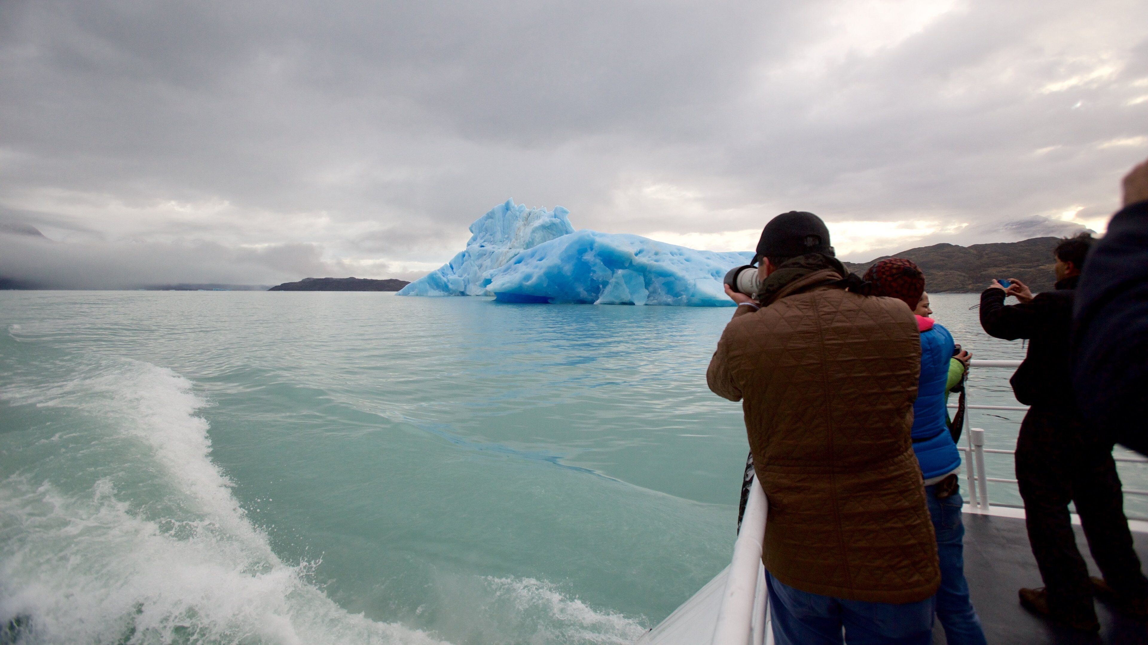 카날 웁살라 을 보여주는 호수 또는 샘 뿐만 아니라 소규모 사람들