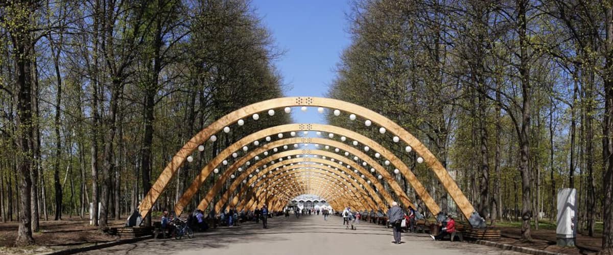 Sokolniki Park in Moscow in the afternoon; Shutterstock ID 637820746; PO: Hcom Destination Content neighborhoods; Client: Hotels.com; Other: Hcom brand budge