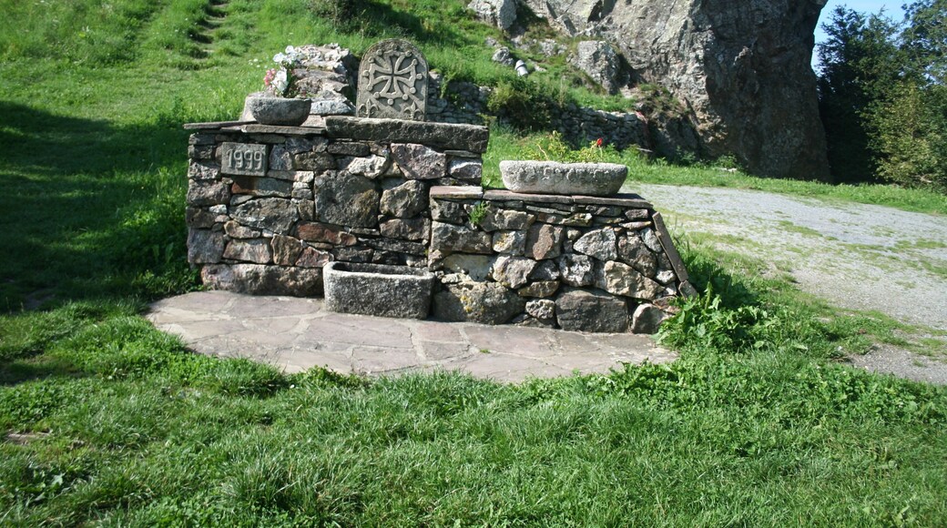 Laval-Roquecezière (Aveyron) - chemin vers la Vierge à Roquecézière.