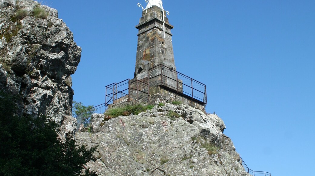 Laval-Roquecezière (Aveyron) - statue de la Vierge à Roquecézière (vue de la gauche).