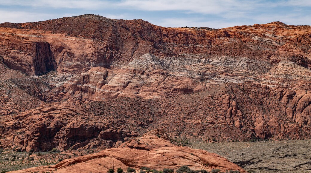 Santa Clara lava flow / basalt (Qbs) with Navajo Sandstone (Lower Jurassic), Snow Canyon Scenic Overlook, Snow Canyon State Park, Utah geology. Red Cliffs National Conservation Area