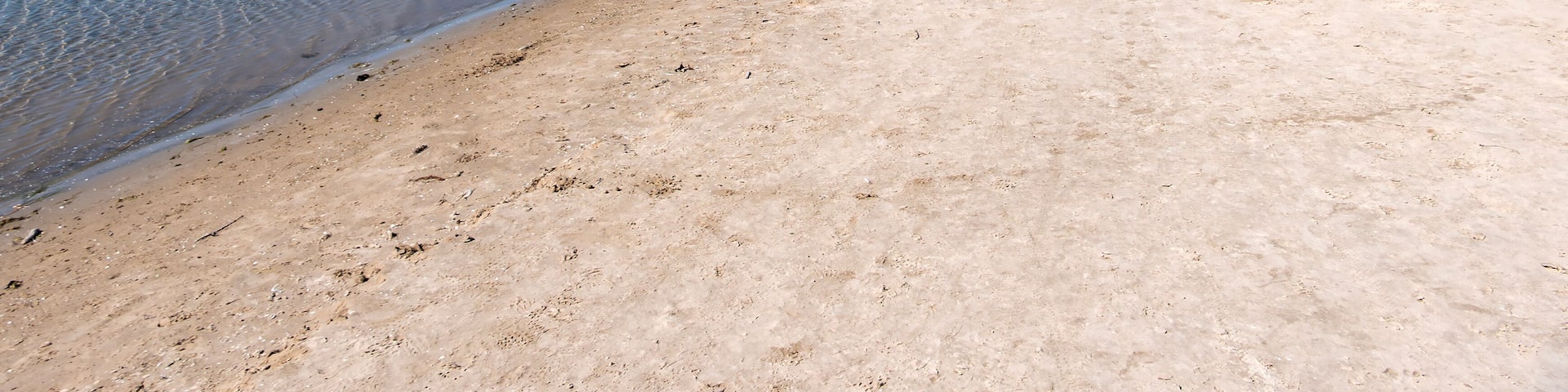 Long Sandy Beach at Sandbank Provincial Park, Prince Edward County, Lake Ontario