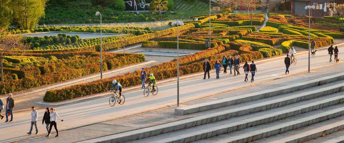 Madrid Río which includes a garden as well as a small group of people