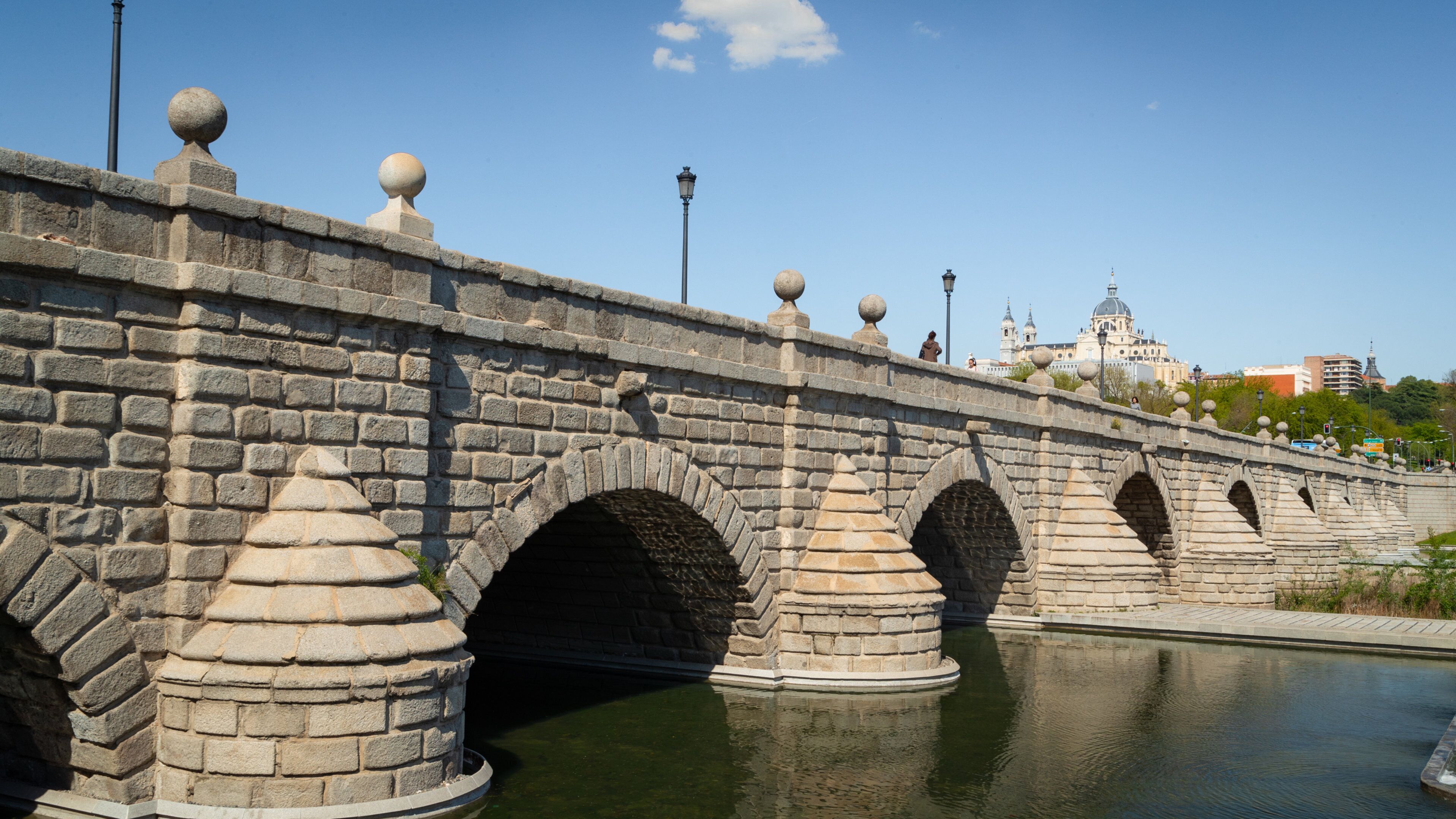 Madrid Rio which includes a river or creek and a bridge